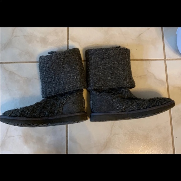 Ugg  boots sz 6 - Picture 11 of 12